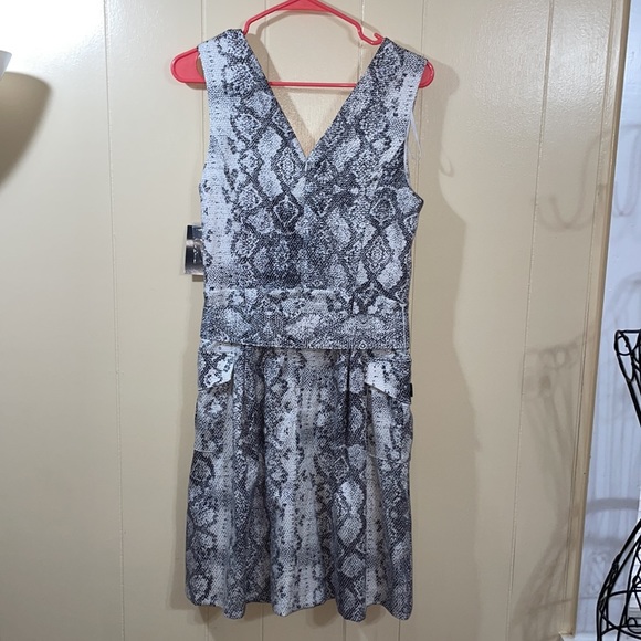 Julia Jordan Women's Snake-Print Fit & Flare Dress Charcoal Size 6 NWT - Picture 4 of 6